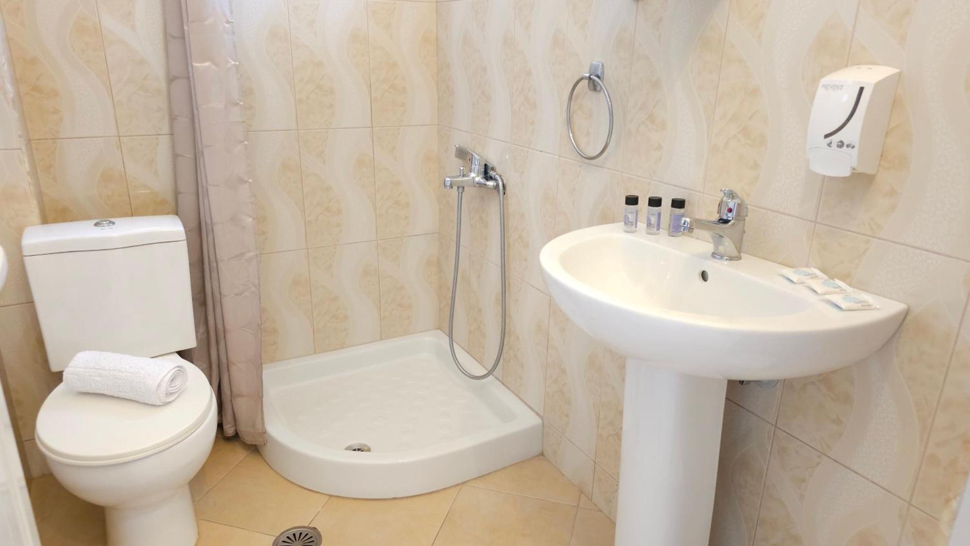 Friends House - Hotel Borsh