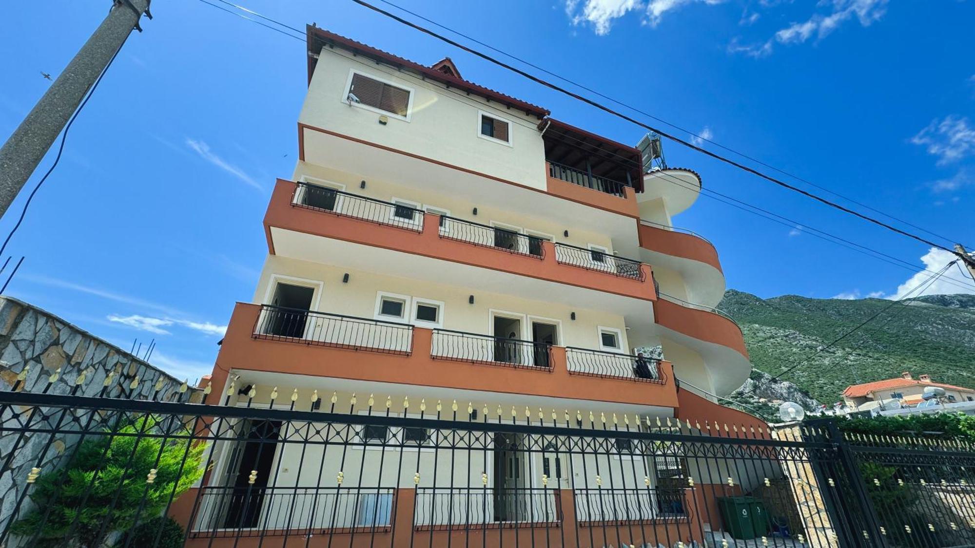 Friends House - Hotel Borsh