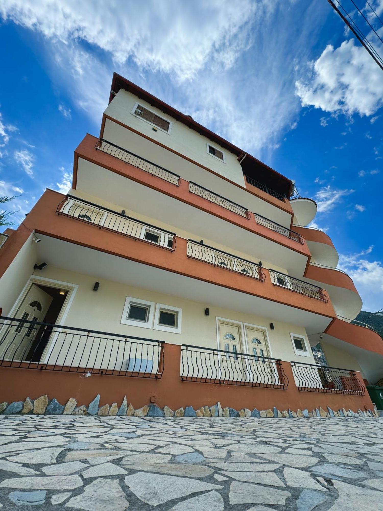 Friends House - Hotel